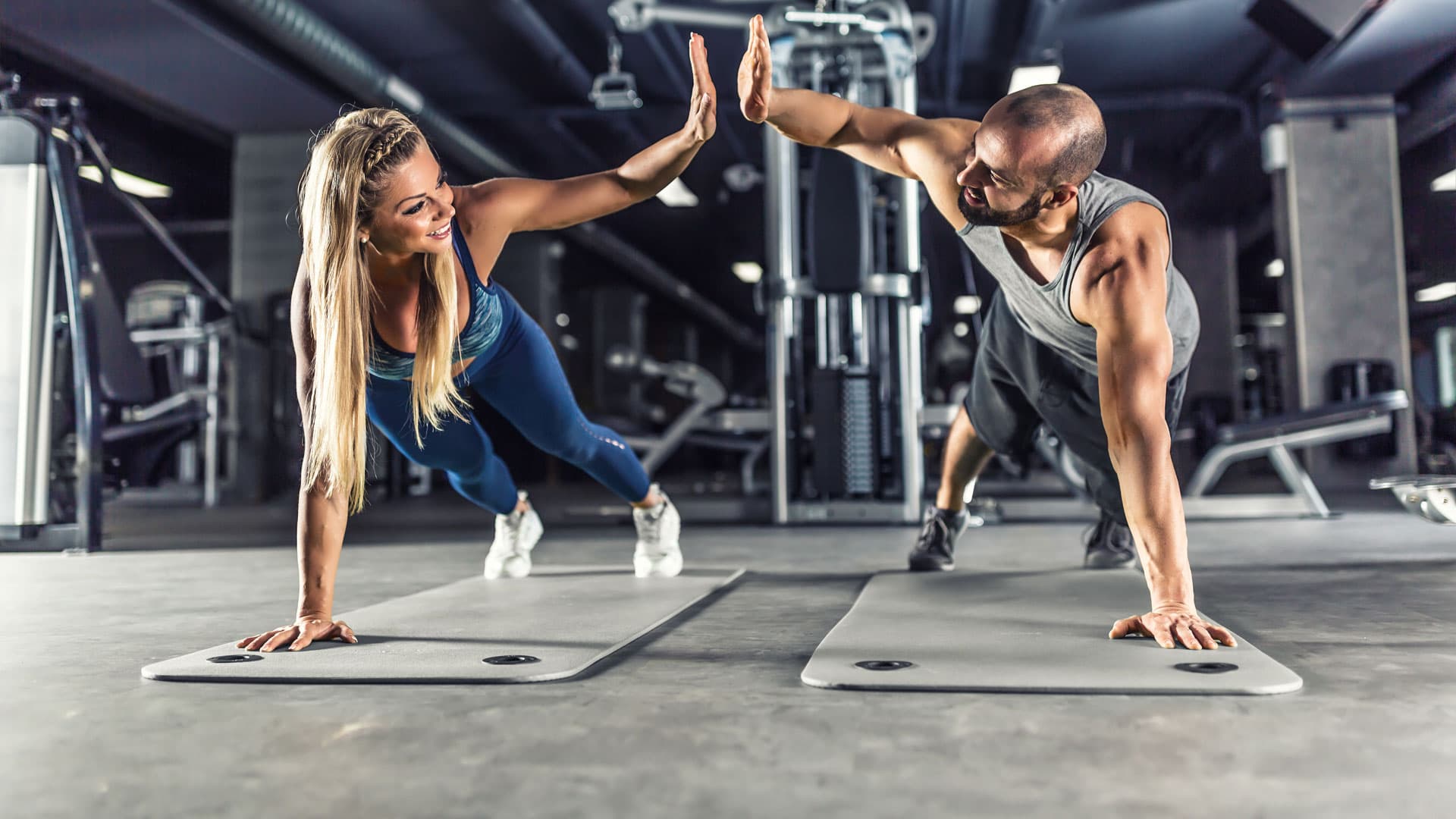 Empower and Elevate: Erreichen Sie Fitnesshöhen durch Krafttraining