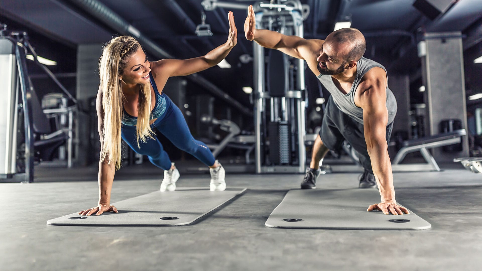 Empower and Elevate: Erreichen Sie Fitnesshöhen durch Krafttraining