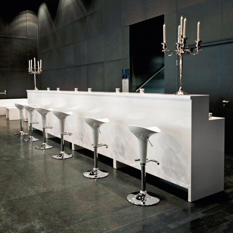 Ihre Event Bar individuell gestalten: Mieten Sie modulare Barelemente